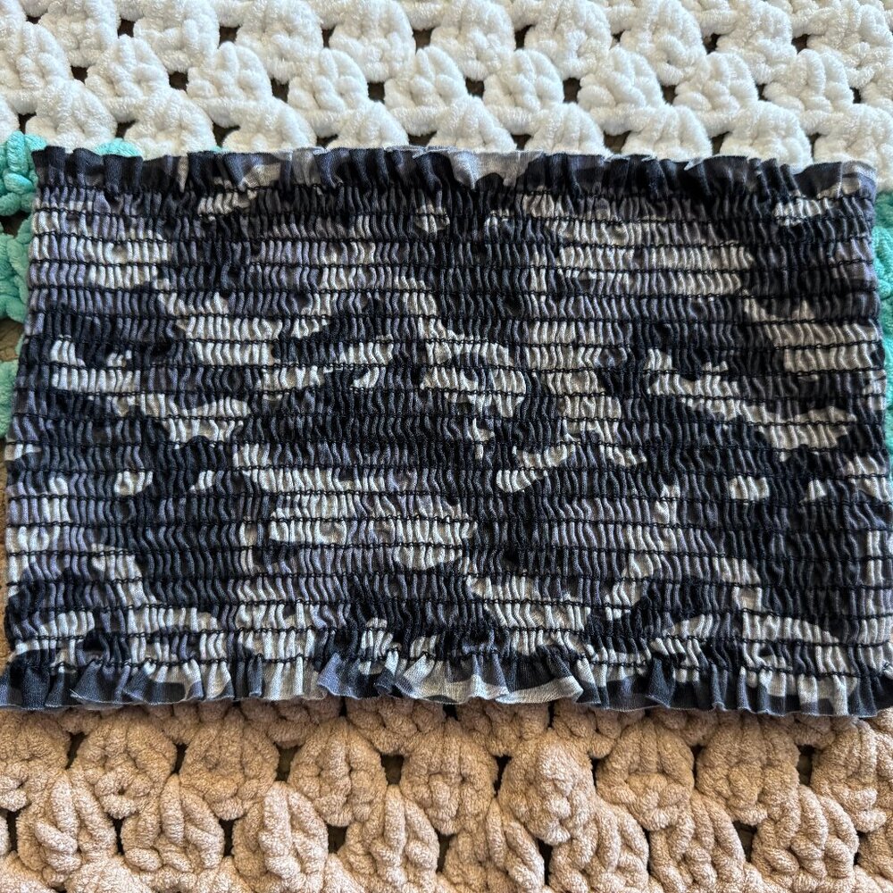 Black Gray Camo Camouflage Tube Top Cropped Bandau Shirt Womans sz Medium